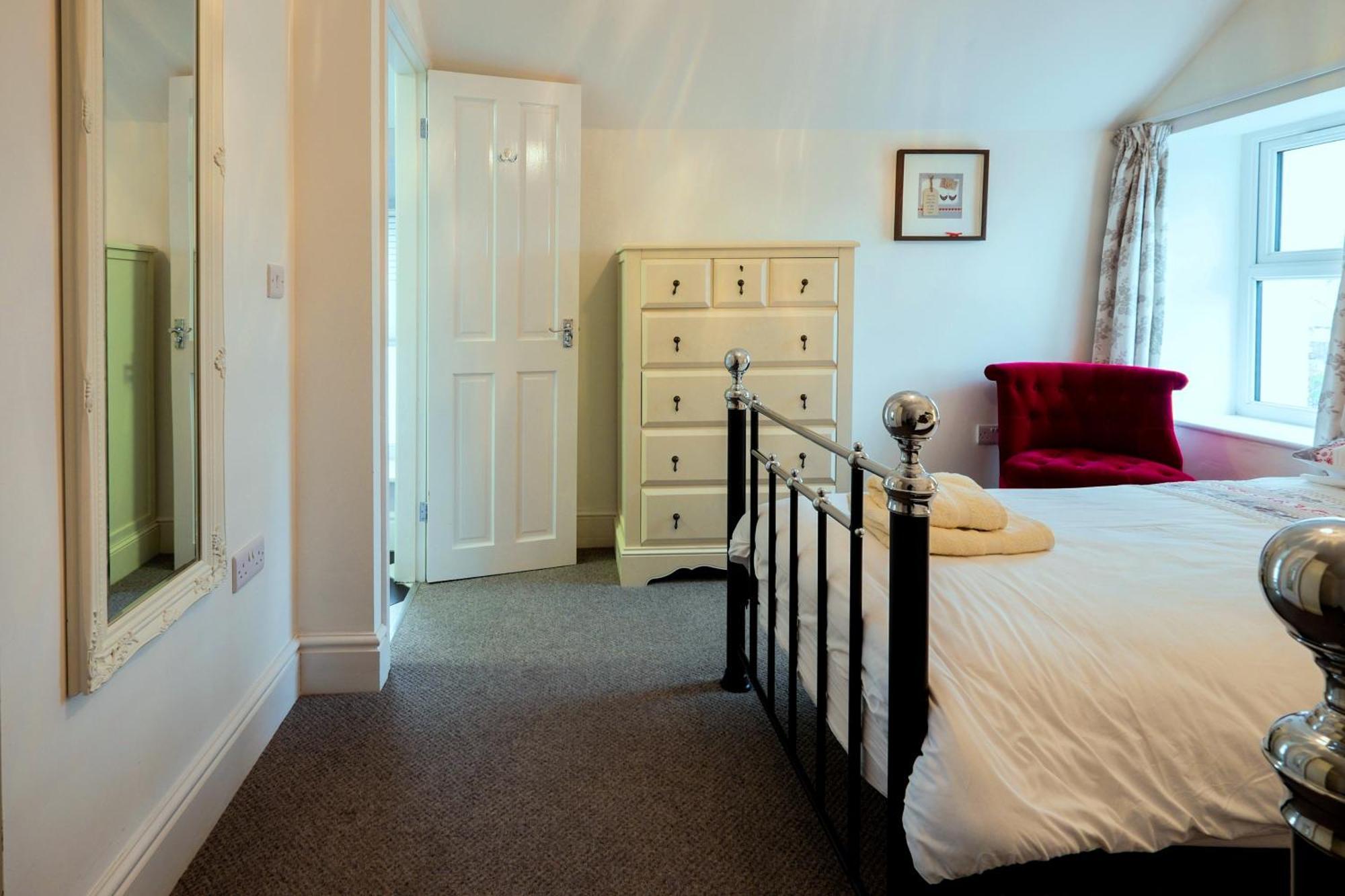 Glan Y Mor, Sleeps 20, 8 Bedrooms, 8 Bathrooms, Seafront, Criccieth Exterior photo
