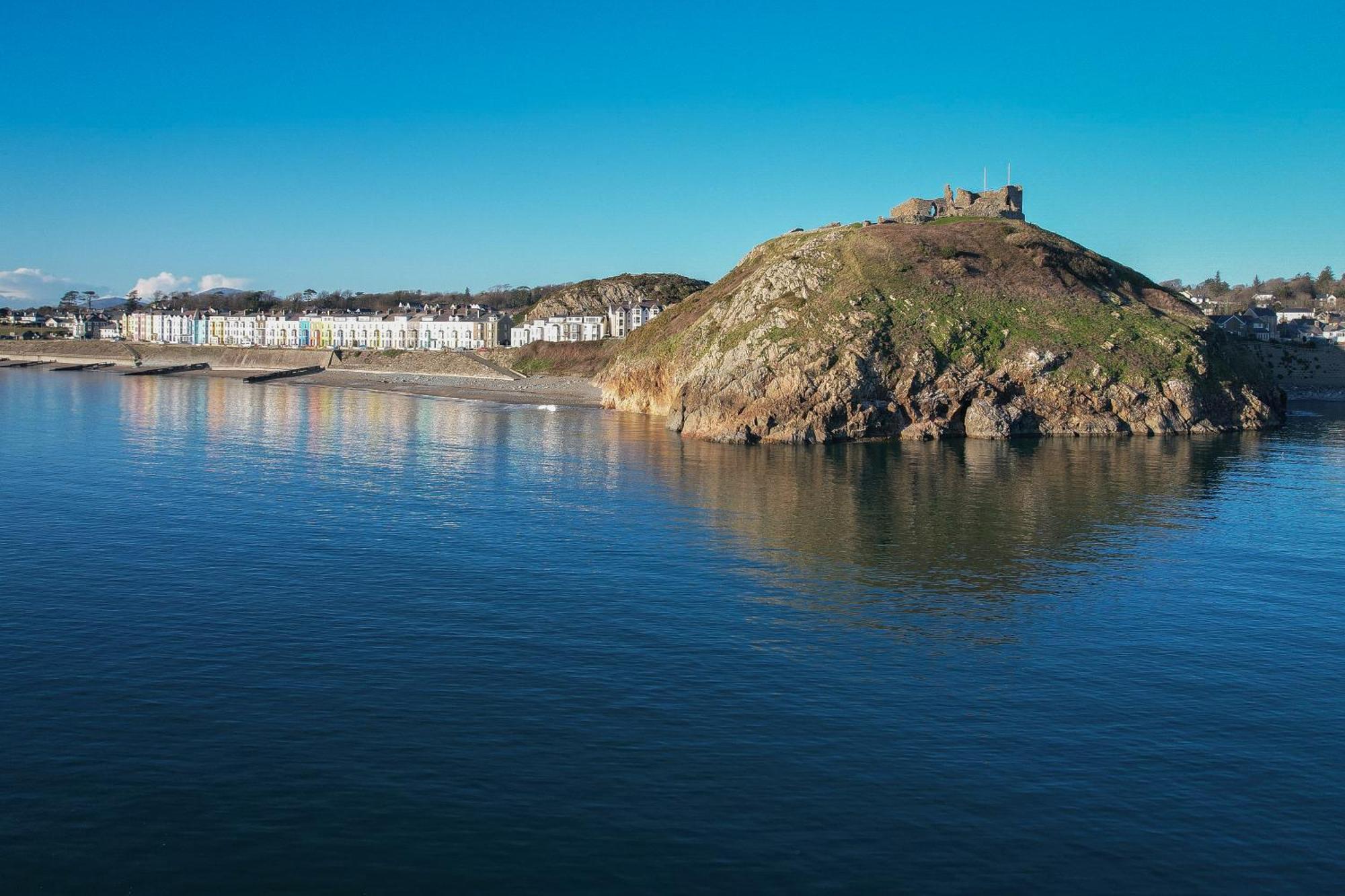 Glan Y Mor, Sleeps 20, 8 Bedrooms, 8 Bathrooms, Seafront, Criccieth Exterior photo