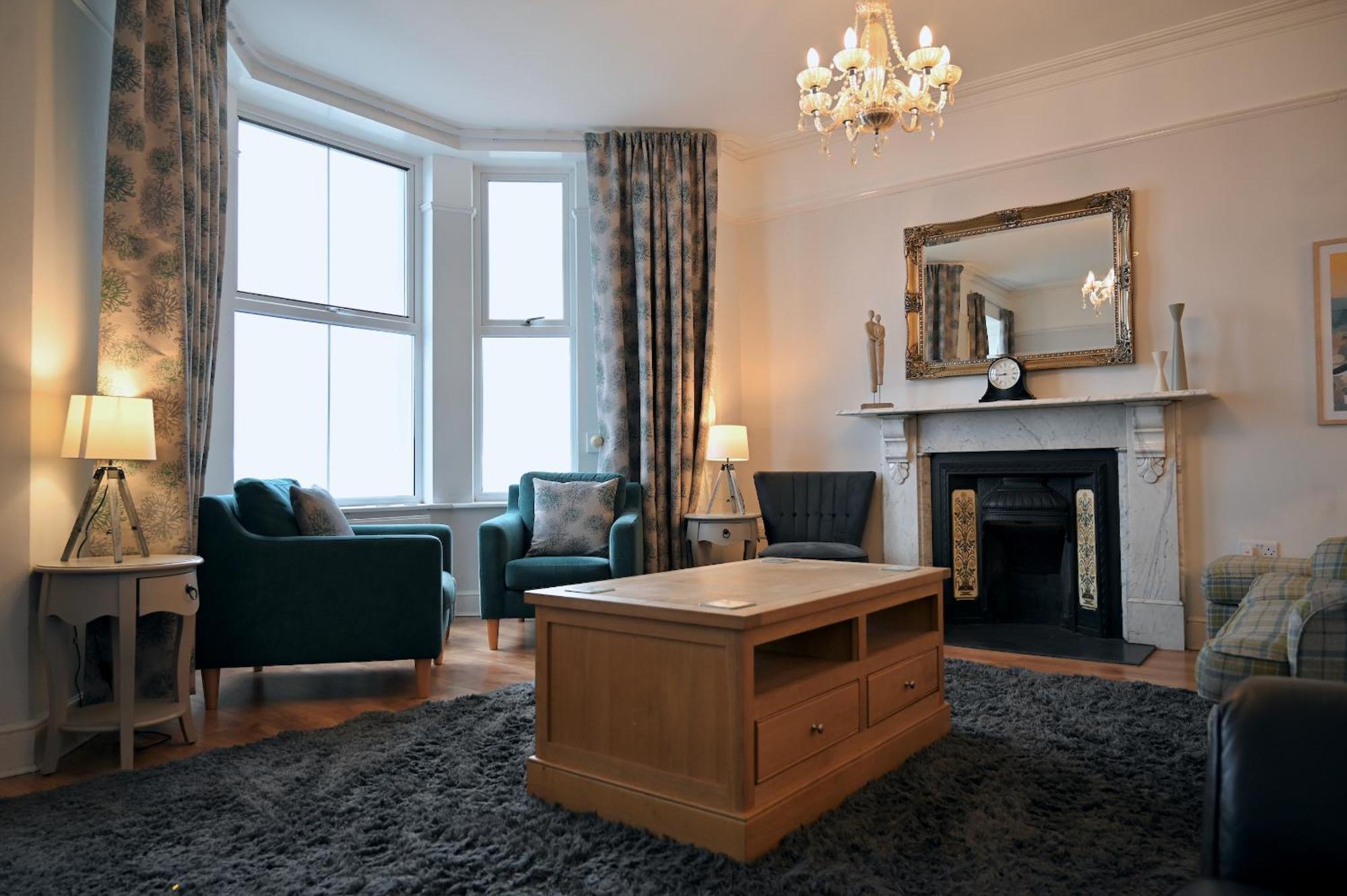 Glan Y Mor, Sleeps 20, 8 Bedrooms, 8 Bathrooms, Seafront, Criccieth Exterior photo