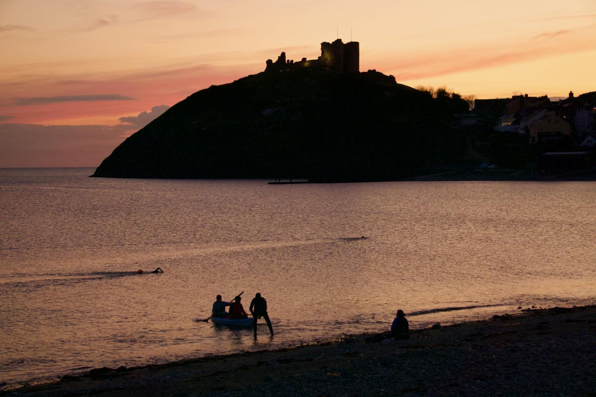 Glan Y Mor, Sleeps 20, 8 Bedrooms, 8 Bathrooms, Seafront, Criccieth Exterior photo