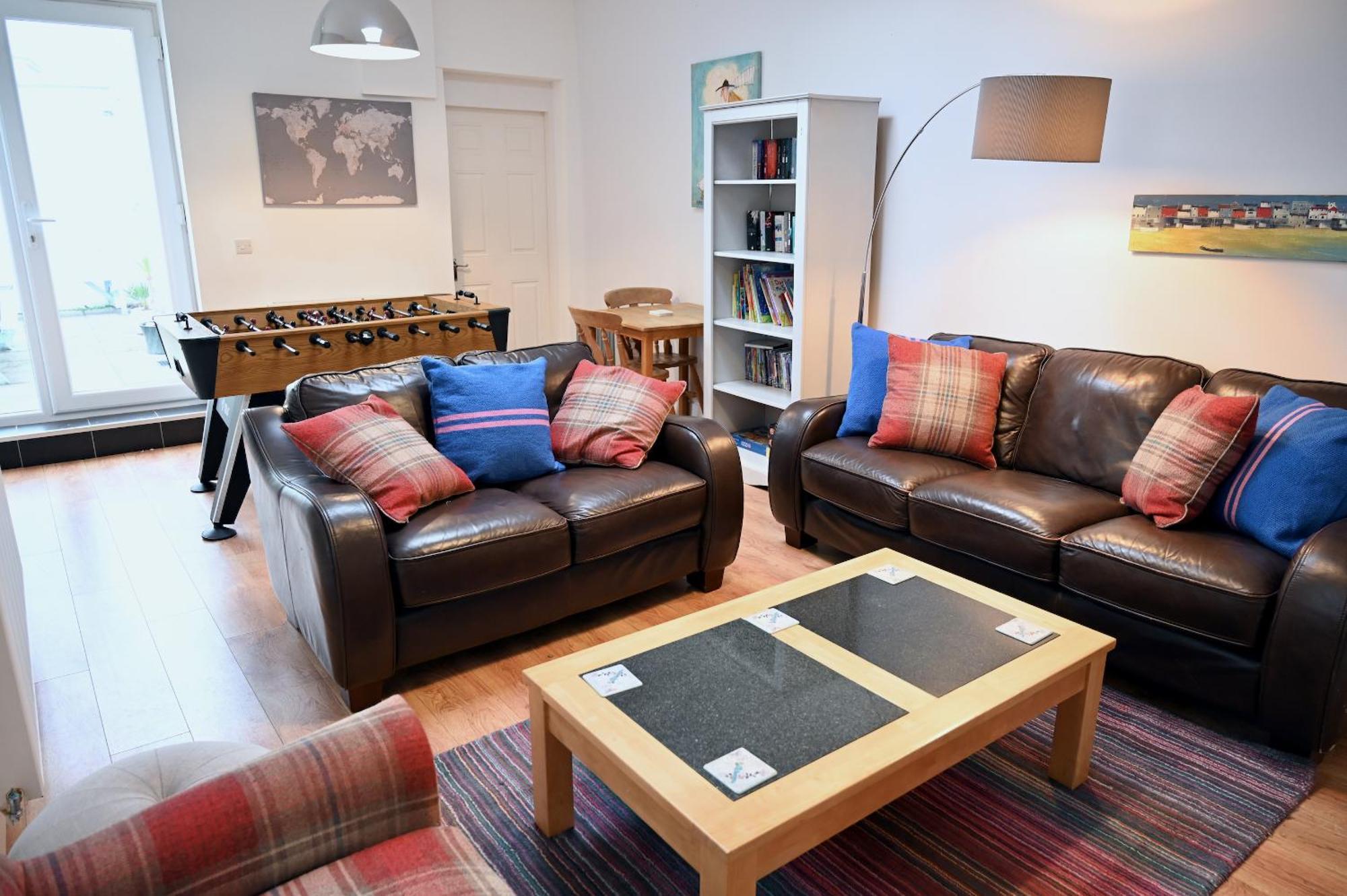 Glan Y Mor, Sleeps 20, 8 Bedrooms, 8 Bathrooms, Seafront, Criccieth Exterior photo