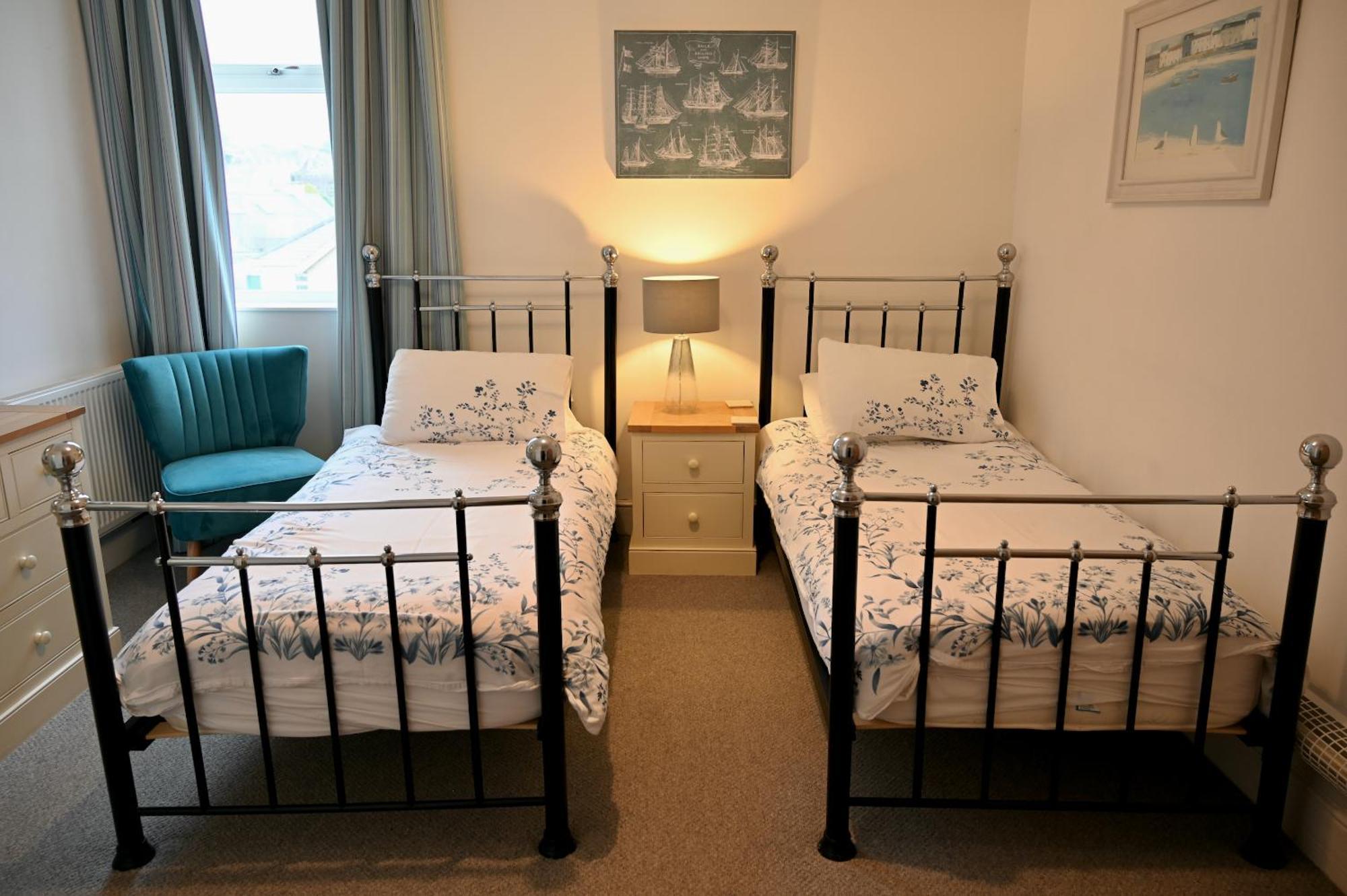 Glan Y Mor, Sleeps 20, 8 Bedrooms, 8 Bathrooms, Seafront, Criccieth Exterior photo