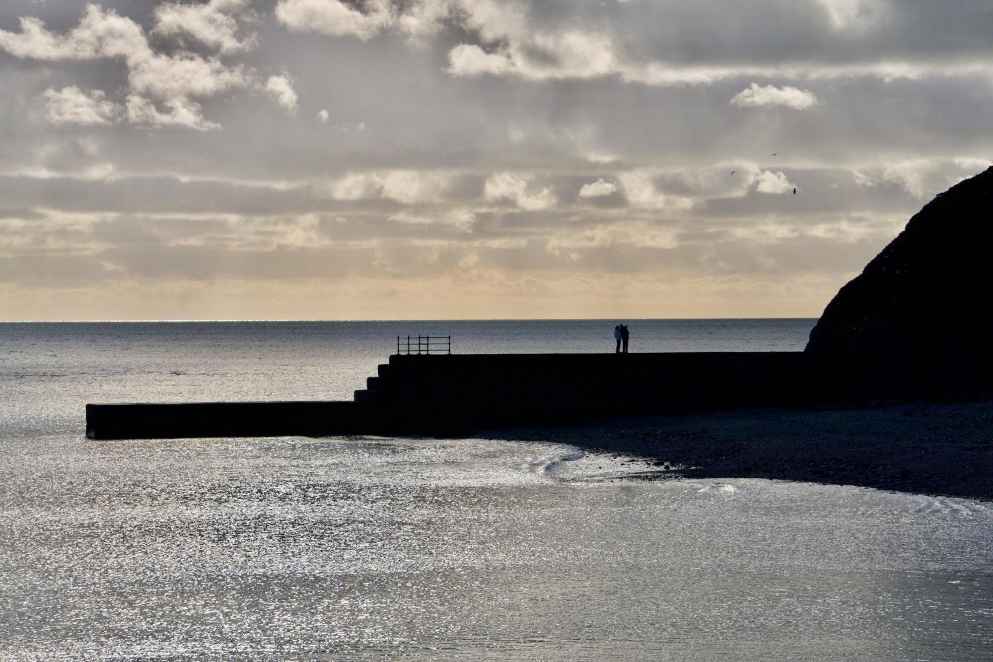 Glan Y Mor, Sleeps 20, 8 Bedrooms, 8 Bathrooms, Seafront, Criccieth Exterior photo