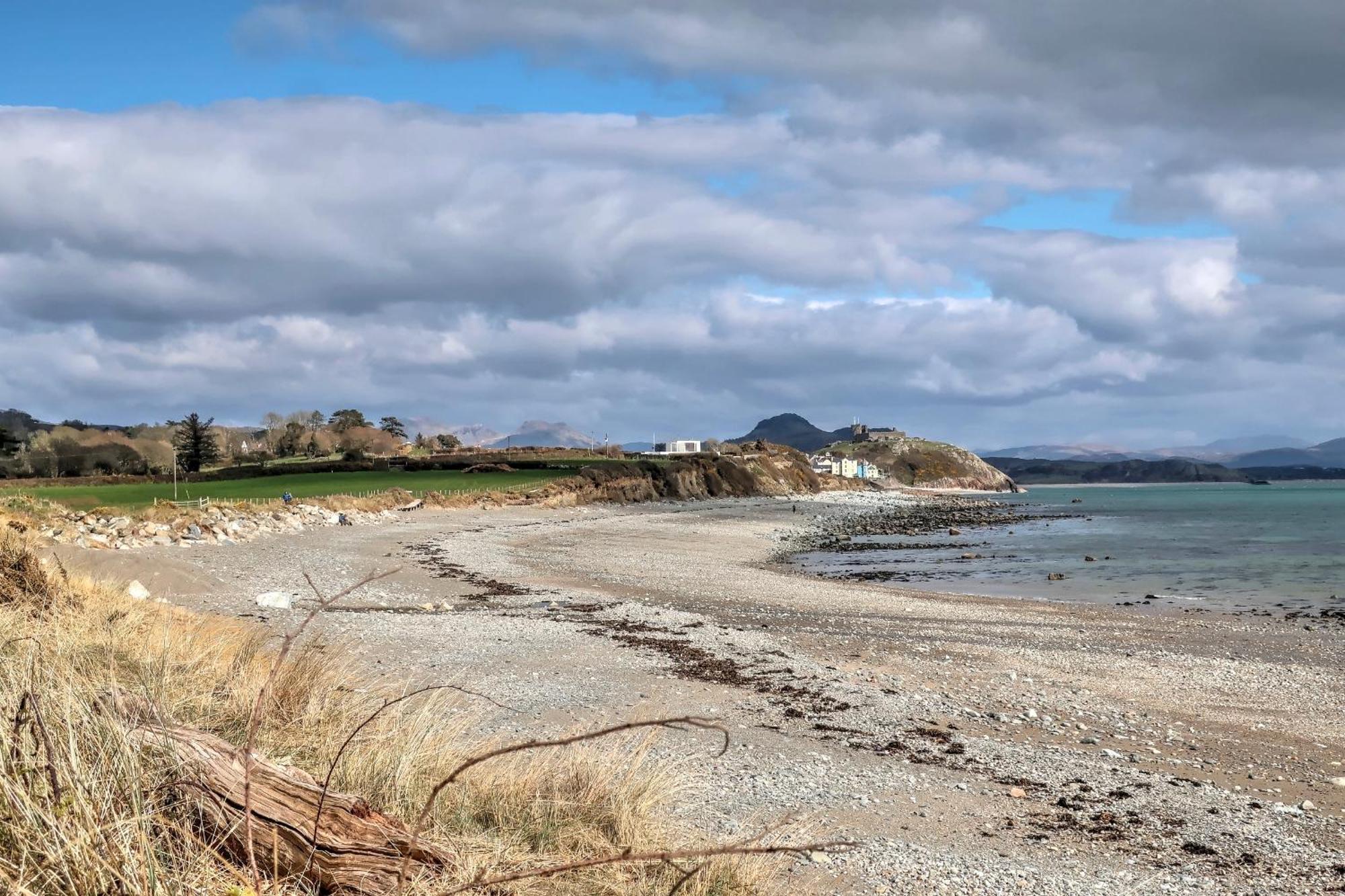 Glan Y Mor, Sleeps 20, 8 Bedrooms, 8 Bathrooms, Seafront, Criccieth Exterior photo