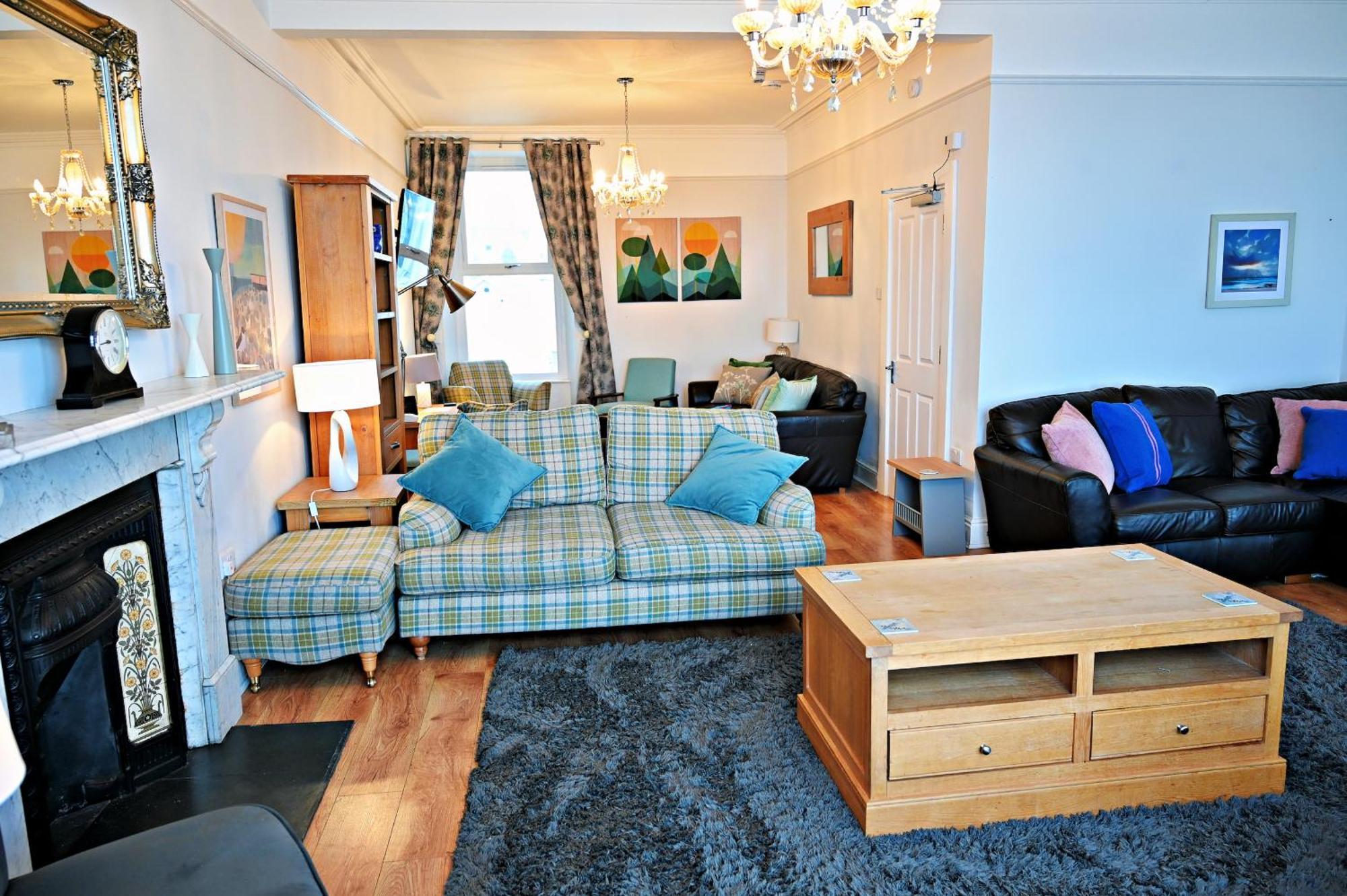 Glan Y Mor, Sleeps 20, 8 Bedrooms, 8 Bathrooms, Seafront, Criccieth Exterior photo