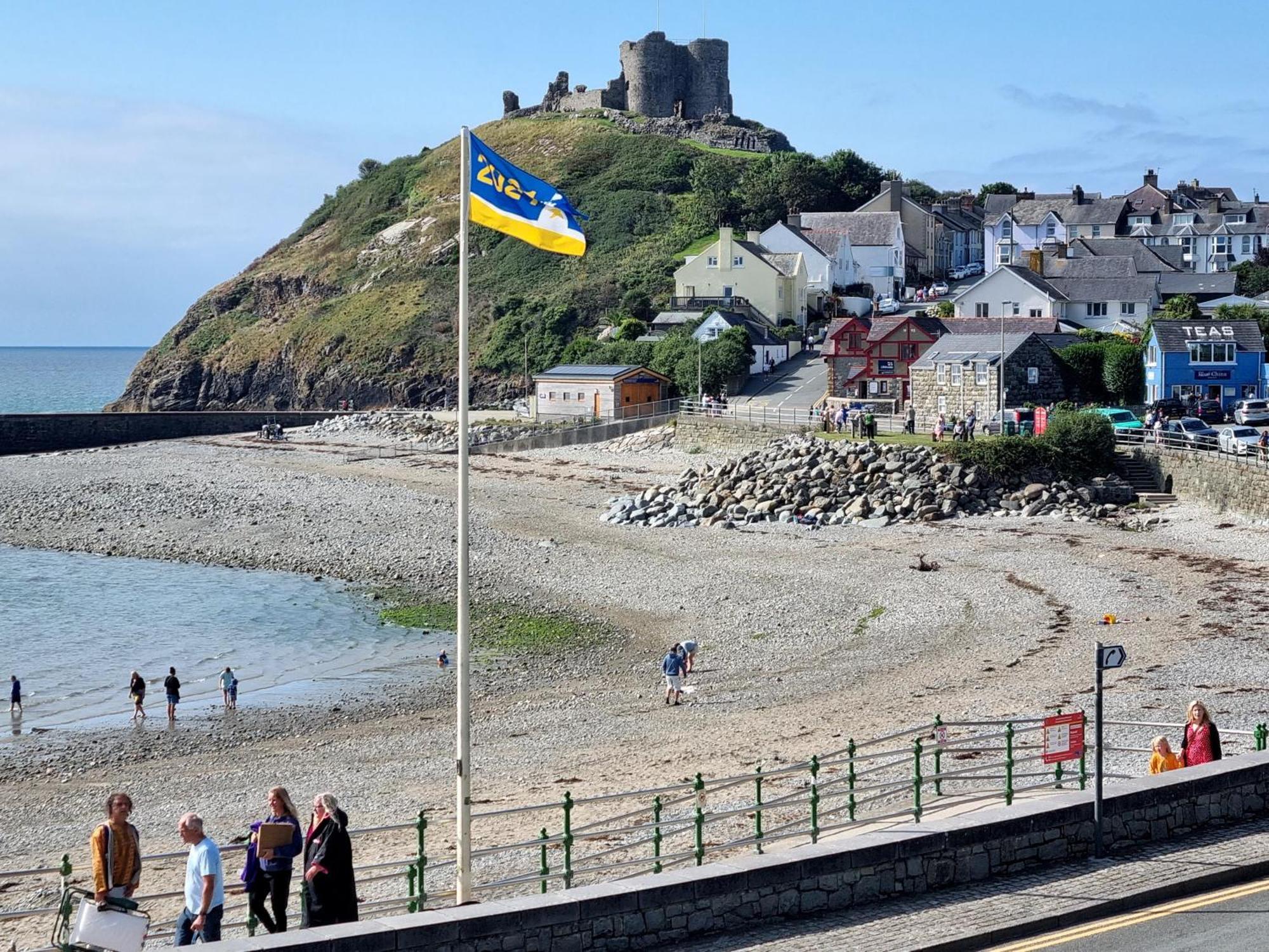 Glan Y Mor, Sleeps 20, 8 Bedrooms, 8 Bathrooms, Seafront, Criccieth Exterior photo
