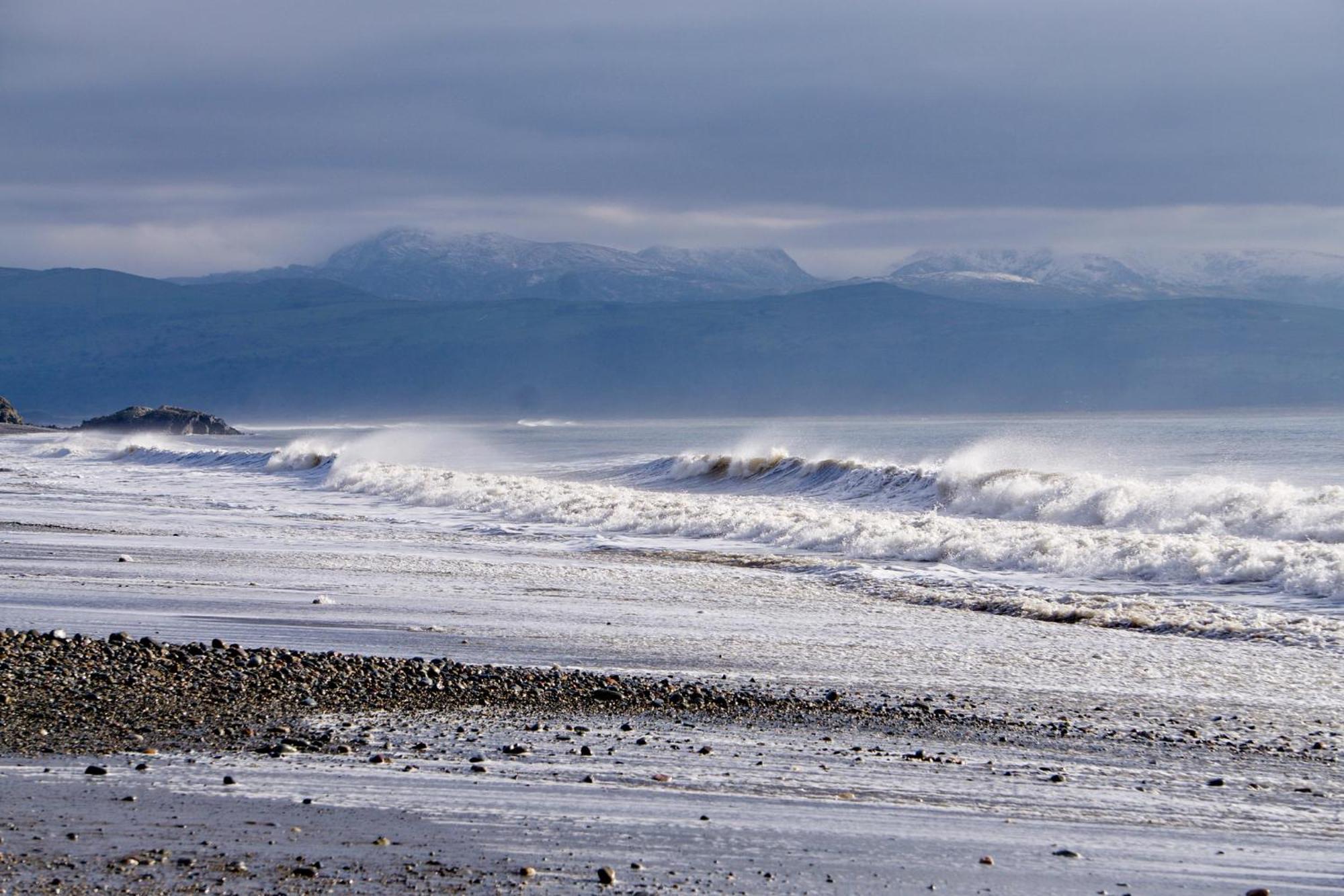 Glan Y Mor, Sleeps 20, 8 Bedrooms, 8 Bathrooms, Seafront, Criccieth Exterior photo