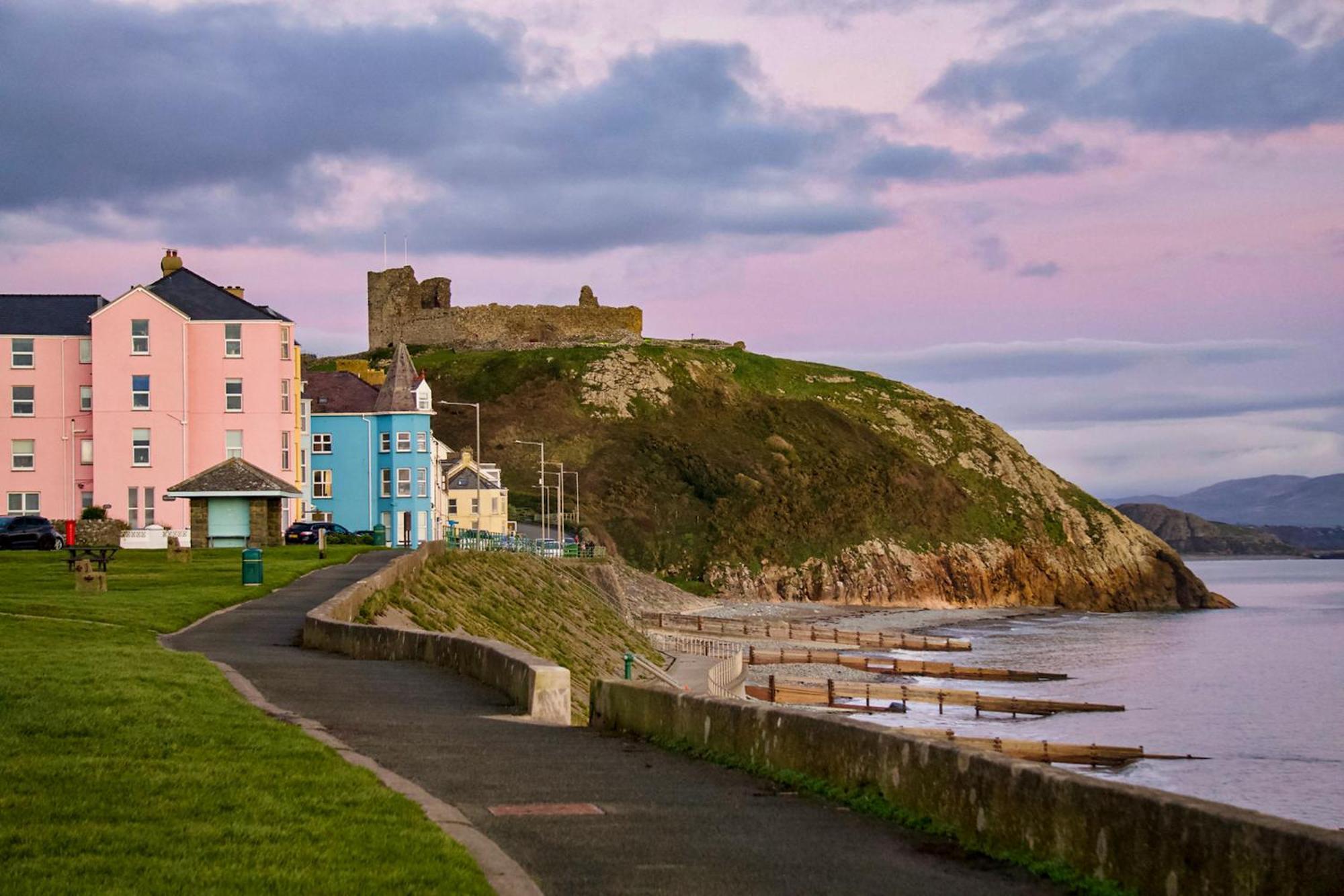 Glan Y Mor, Sleeps 20, 8 Bedrooms, 8 Bathrooms, Seafront, Criccieth Exterior photo