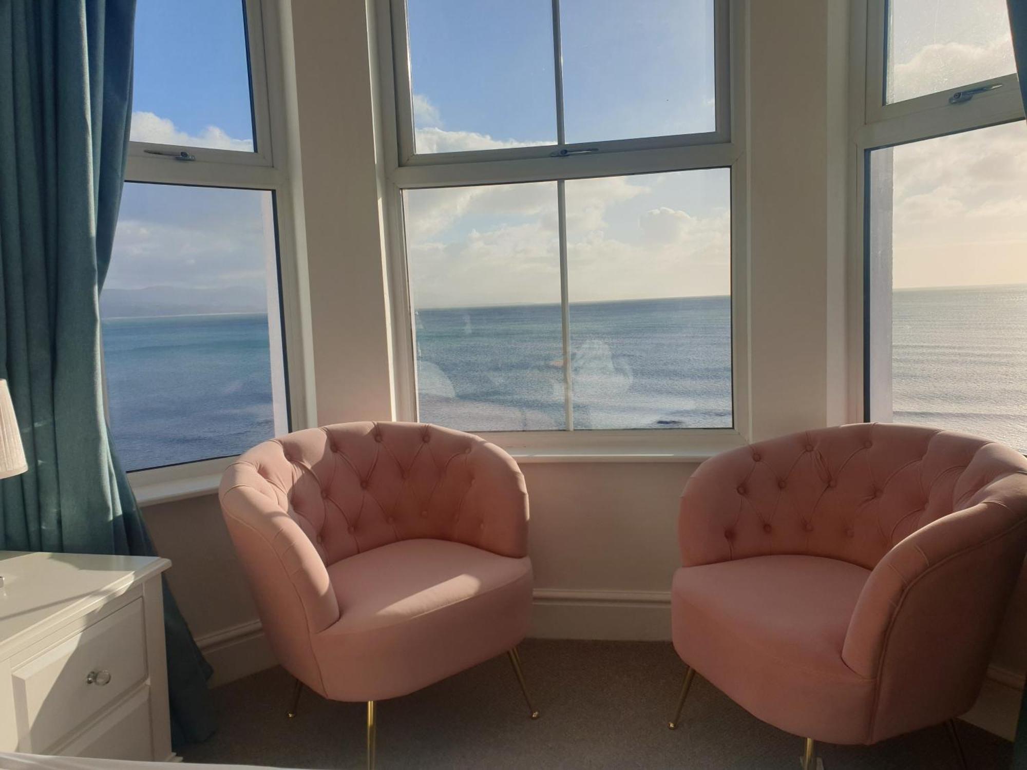 Glan Y Mor, Sleeps 20, 8 Bedrooms, 8 Bathrooms, Seafront, Criccieth Exterior photo